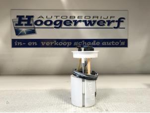 Używane Elektryczna pompa paliwa Volkswagen Polo V (6R) 1.0 12V BlueMotion Technology Cena € 40,00 Procedura marży oferowane przez Autobedrijf Hoogerwerf