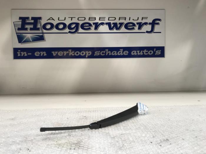 Rear wiper arm from a Volkswagen Polo V (6R) 1.2 TDI 12V BlueMotion 2011