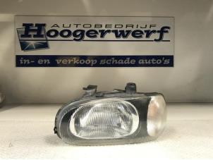 Usagé Phare gauche Suzuki Alto (RF410) 1.1 16V Prix € 20,00 Règlement à la marge proposé par Autobedrijf Hoogerwerf