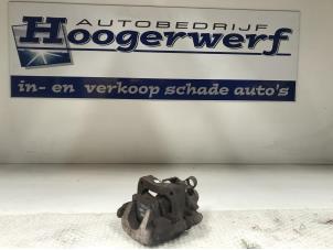 Usados Pinza de freno derecha detrás Peugeot 308 (4A/C) 1.6 VTI 16V Precio € 30,00 Norma de margen ofrecido por Autobedrijf Hoogerwerf