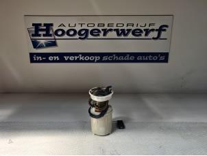 Usados Bomba eléctrica de combustible Volkswagen Polo III (6N1) 1.6i 75 Precio € 30,00 Norma de margen ofrecido por Autobedrijf Hoogerwerf