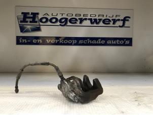 Usagé Etrier de frein (pince) avant gauche Mercedes C Estate (S205) C-180 1.6 16V BlueEfficiency Prix € 70,00 Règlement à la marge proposé par Autobedrijf Hoogerwerf