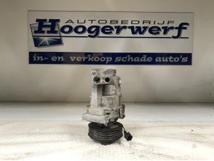 Used Air conditioning pump Renault Clio IV (5R) 0.9 Energy TCE 90 12V Price € 70,00 Margin scheme offered by Autobedrijf Hoogerwerf