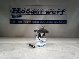 Usados Bomba eléctrica de combustible Dacia Sandero I (BS) 1.2 16V Precio € 50,00 Norma de margen ofrecido por Autobedrijf Hoogerwerf