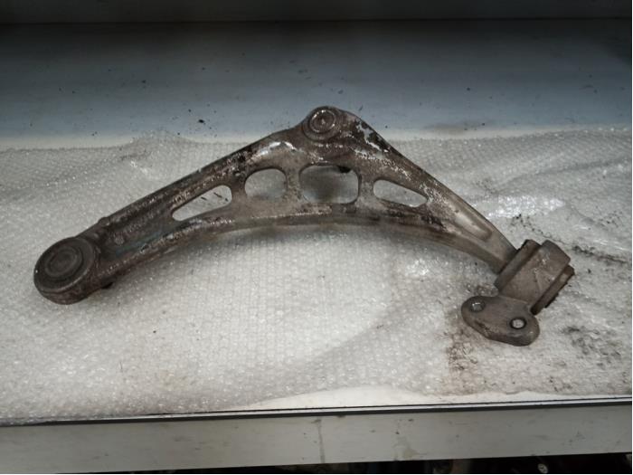 Front lower wishbone, right from a BMW 3 serie Compact (E46/5) 316ti 16V 2002