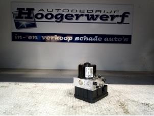 Używane Pompa ABS Kia Cerato 1.6 16V Cena € 55,00 Procedura marży oferowane przez Autobedrijf Hoogerwerf