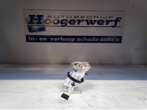 Usagé Pompe d'injection BMW 3 serie (E46/4) 328i 24V Prix € 40,00 Règlement à la marge proposé par Autobedrijf Hoogerwerf
