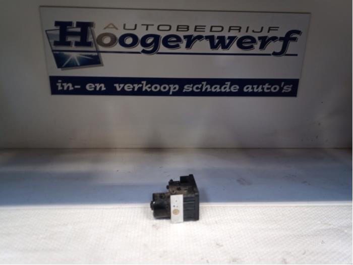 Usagé Bloc ABS Volkswagen Polo IV (9N1/2/3) 1.4 16V Prix € 60,00 Règlement à la marge proposé par Autobedrijf Hoogerwerf