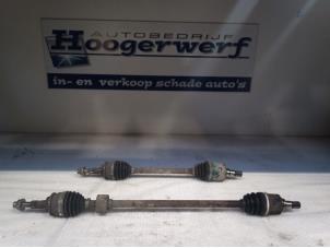 Usagé Arbre de transmission avant gauche Suzuki Swift (ZA/ZC/ZD1/2/3/9) 1.3 VVT 16V Prix € 30,00 Règlement à la marge proposé par Autobedrijf Hoogerwerf