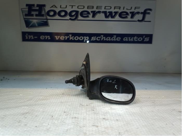 Wing mirror, right from a Peugeot 206 (2A/C/H/J/S) 1.6 16V 2001