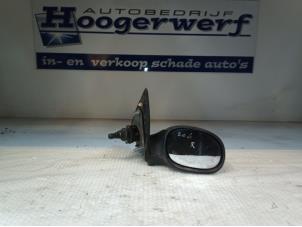 Used Wing mirror, right Peugeot 206 (2A/C/H/J/S) 1.6 16V Price € 20,00 Margin scheme offered by Autobedrijf Hoogerwerf