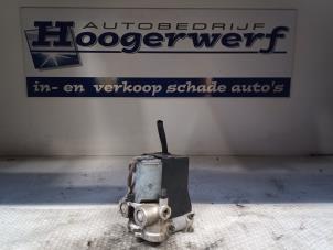 Usados Bomba ABS Mercedes 190E/D Precio € 50,00 Norma de margen ofrecido por Autobedrijf Hoogerwerf