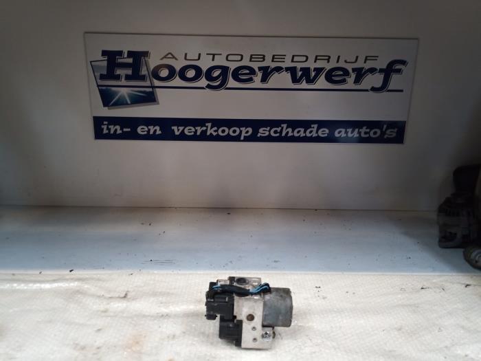 Usagé Pompe ABS Nissan Primera (P11) 2.0 16V Prix € 50,00 Règlement à la marge proposé par Autobedrijf Hoogerwerf