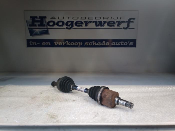 Front drive shaft, left from a Volvo V50 (MW) 2.4 20V 2004