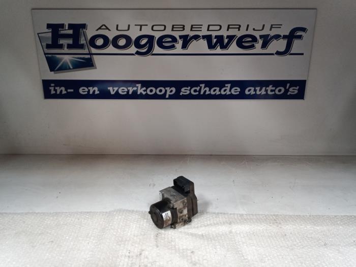 Begagnade ABS-pump Kia Rio (DC22/24) 1.5 16V Pris € 75,00 Marginaltabell erbjuds av Autobedrijf Hoogerwerf
