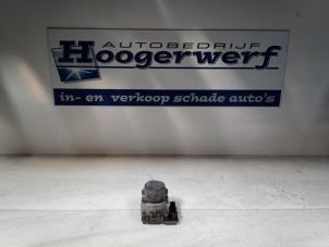 Usados Bomba ABS Peugeot 307 (3A/C/D) 2.0 HDi 90 Precio € 50,00 Norma de margen ofrecido por Autobedrijf Hoogerwerf