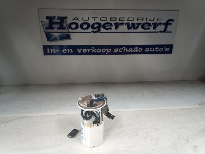 Usagé Pompe essence Opel Corsa D 1.4 16V Twinport Prix € 40,00 Règlement à la marge proposé par Autobedrijf Hoogerwerf