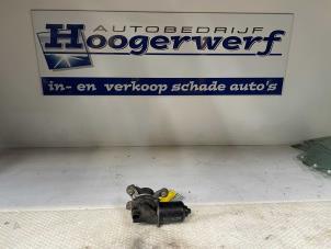 Usagé Moteur essuie-glace avant Toyota Corolla (E11) 1.3 16V Prix € 30,00 Règlement à la marge proposé par Autobedrijf Hoogerwerf