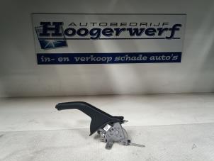 Usagé Levier frein à main Kia Picanto (JA) 1.0 12V Prix € 30,00 Règlement à la marge proposé par Autobedrijf Hoogerwerf