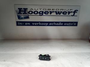 Usados Interruptor (varios) Hyundai i10 (B5) 1.0 12V Precio € 75,00 Norma de margen ofrecido por Autobedrijf Hoogerwerf