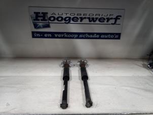 Usados Juego de amortiguador Opel Corsa D 1.2 16V Precio € 40,00 Norma de margen ofrecido por Autobedrijf Hoogerwerf