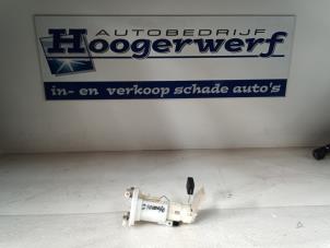 Usagé Pompe essence Subaru Justy (M3) 1.0 12V DVVT Prix € 40,00 Règlement à la marge proposé par Autobedrijf Hoogerwerf