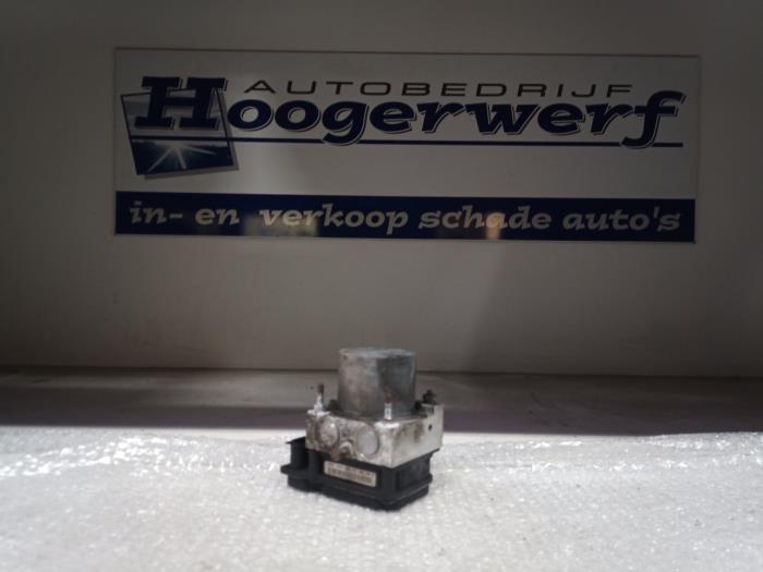 Begagnade ABS-pump Hyundai Getz 1.5 CRDi 12V Pris € 80,00 Marginaltabell erbjuds av Autobedrijf Hoogerwerf