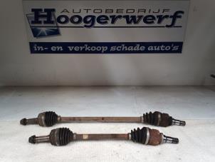 Usagé Arbre de transmission avant droit Peugeot 107 1.0 12V Prix € 30,00 Règlement à la marge proposé par Autobedrijf Hoogerwerf