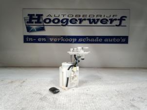 Usados Bomba eléctrica de combustible Kia Carens IV (RP) 1.6 GDI 16V Precio € 100,00 Norma de margen ofrecido por Autobedrijf Hoogerwerf