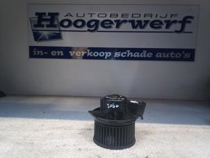 Usagé Moteur de ventilation chauffage Peugeot 206 (2B) 1.4 Prix € 30,00 Règlement à la marge proposé par Autobedrijf Hoogerwerf
