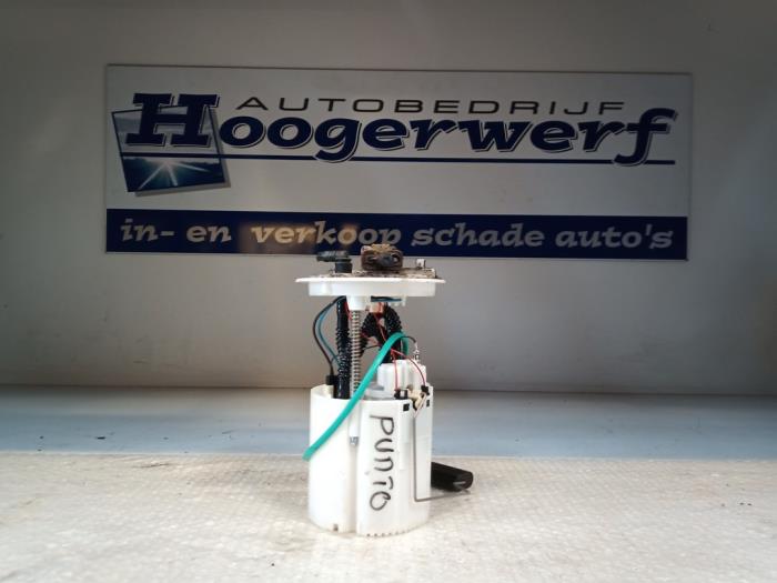 Usagé Pompe essence Fiat Grande Punto (199) 1.4 Prix € 35,00 Règlement à la marge proposé par Autobedrijf Hoogerwerf