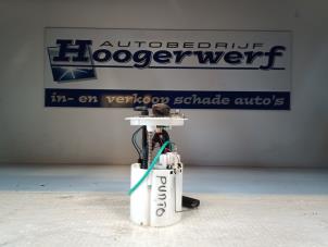 Usagé Pompe essence Fiat Grande Punto (199) 1.4 Prix € 35,00 Règlement à la marge proposé par Autobedrijf Hoogerwerf