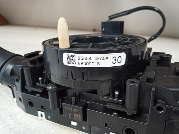 Interruptor combinado columna de dirección de un Nissan Pulsar (C13) 1.2 DIG-T 16V 2015