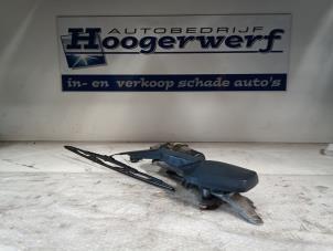 Usagé Moteur + mécanisme d'essuie glace Mercedes C (W202) 2.2 C-220 D 16V Prix € 40,00 Règlement à la marge proposé par Autobedrijf Hoogerwerf