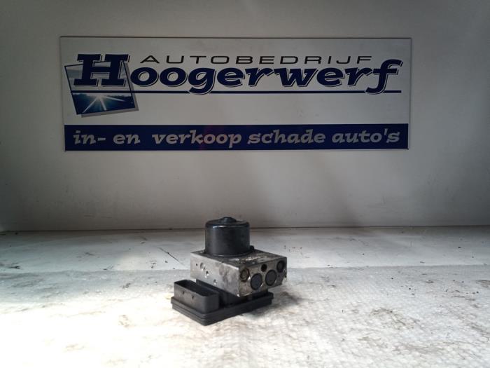 Gebrauchte ABS Pumpe Mercedes C (W203) 2.0 C-200K 16V Preis € 70,00 Margenregelung angeboten von Autobedrijf Hoogerwerf