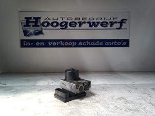 Usagé Pompe ABS Mercedes C (W203) 2.0 C-200K 16V Prix € 70,00 Règlement à la marge proposé par Autobedrijf Hoogerwerf