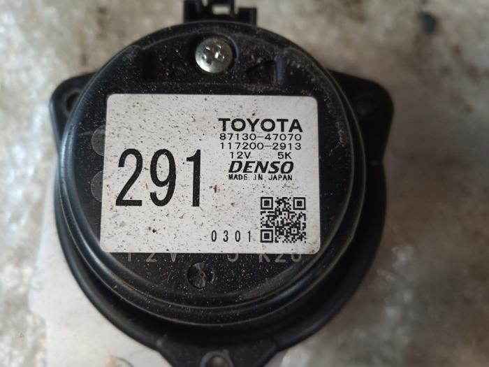 Heating and ventilation fan motor from a Toyota Prius (NHW20) 1.5 16V 2008