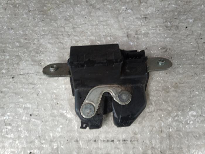 Tailgate lock mechanism from a Peugeot Partner 1.6 HDI 75 2007