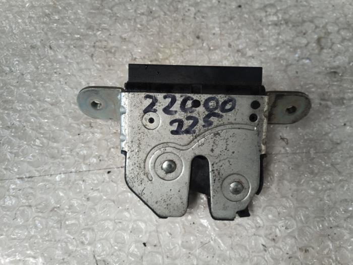Tailgate lock mechanism from a Peugeot Partner 1.6 HDI 75 2007