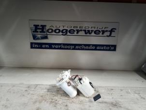 Usados Bomba eléctrica de combustible Hyundai i20 (GBB) 1.2i 16V Precio € 120,00 Norma de margen ofrecido por Autobedrijf Hoogerwerf