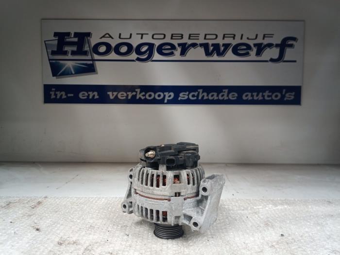 Usagé Dynamo Opel Zafira (F75) 2.2 16V Prix € 40,00 Règlement à la marge proposé par Autobedrijf Hoogerwerf