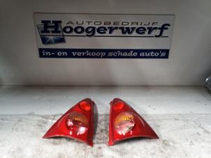 Usados Luz trasera derecha Peugeot 107 1.0 12V Precio € 40,00 Norma de margen ofrecido por Autobedrijf Hoogerwerf