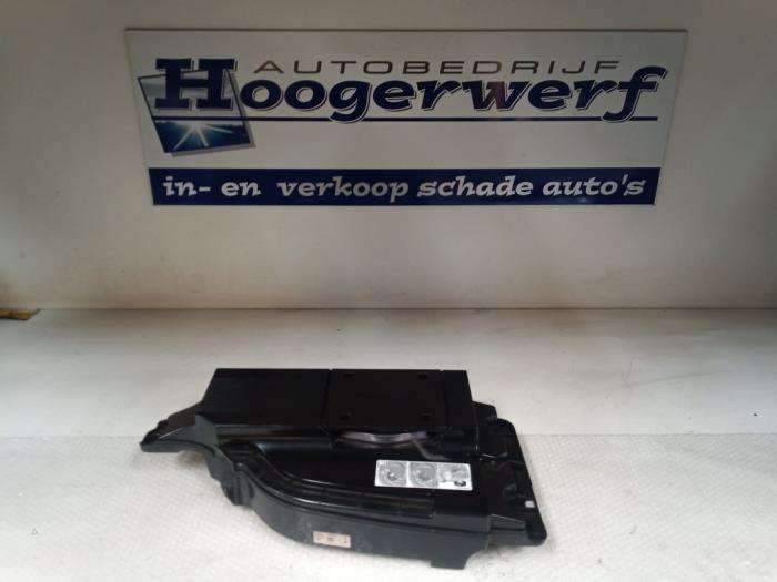 Używane Subwoofer Renault Espace (RFCJ) 1.8 Energy Tce 225 Cena € 125,00 Procedura marży oferowane przez Autobedrijf Hoogerwerf