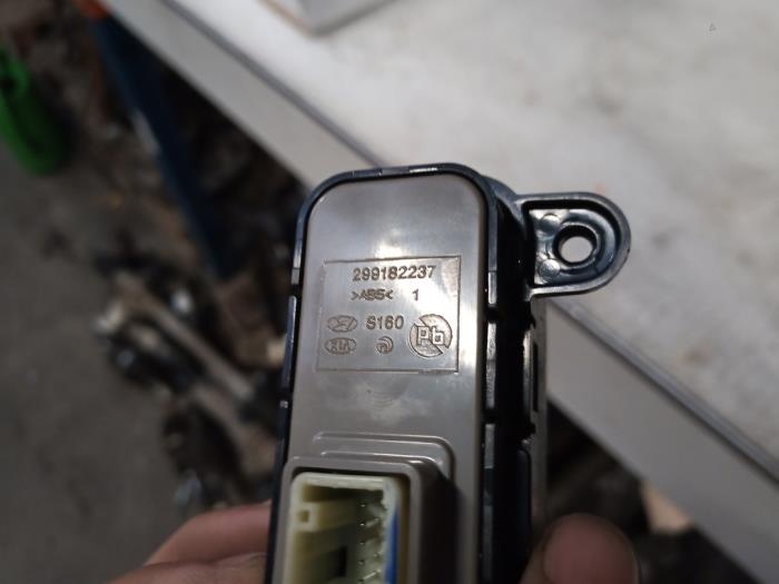 Interruptor ESP de un Kia Picanto (JA) 1.0 12V 2018