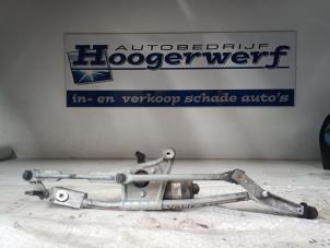 Usados Mecanismo y motor de limpiaparabrisas Volvo S60 I (RS/HV) 2.4 20V 140 Precio € 50,00 Norma de margen ofrecido por Autobedrijf Hoogerwerf