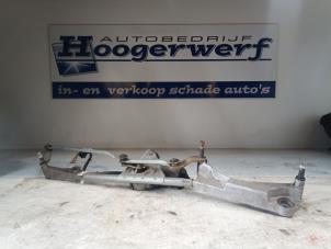 Usagé Moteur + mécanisme d'essuie glace Mercedes C (W203) 2.2 C-220 CDI 16V Prix € 40,00 Règlement à la marge proposé par Autobedrijf Hoogerwerf