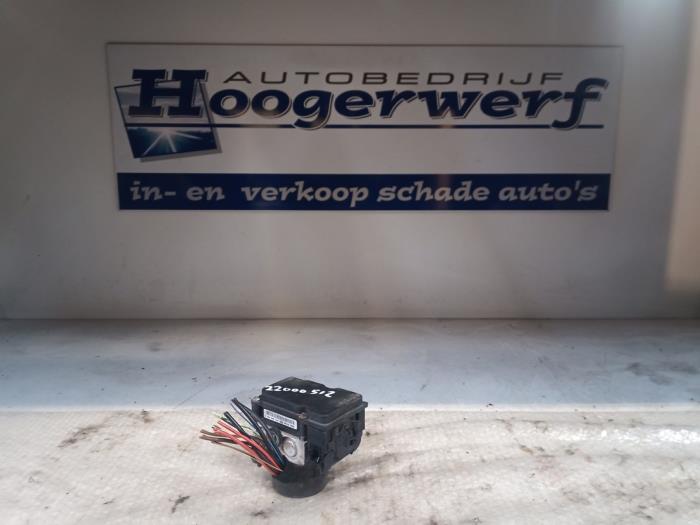 Usagé Bloc ABS Opel Corsa C (F08/68) 1.0 12V Twin Port Prix € 40,00 Règlement à la marge proposé par Autobedrijf Hoogerwerf