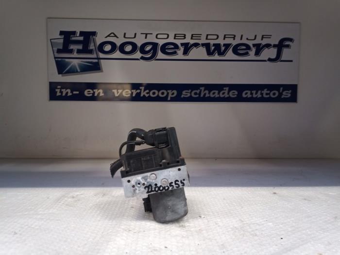 Usagé Bloc ABS Peugeot 807 2.2 16V Prix € 60,00 Règlement à la marge proposé par Autobedrijf Hoogerwerf