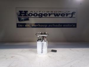Usagé Pompe carburant électrique Renault Twingo III (AH) 1.0 SCe 70 12V Prix € 40,00 Règlement à la marge proposé par Autobedrijf Hoogerwerf