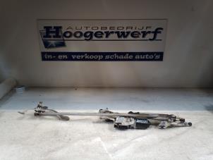 Used Wiper motor + mechanism Mitsubishi Grandis (NA) 2.4 16V MIVEC Price € 75,00 Margin scheme offered by Autobedrijf Hoogerwerf